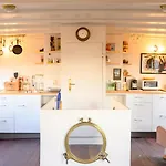 Boatapartment Animathor On Location Botel *