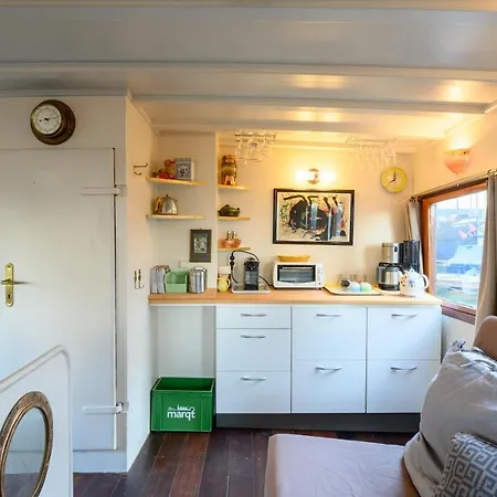 Boatapartment Animathor On Location Rotterdam