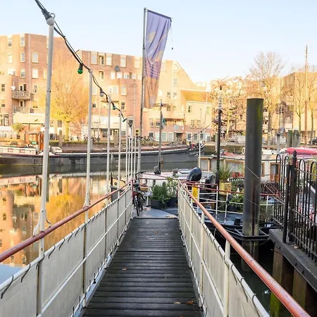 Botel Boatapartment Animathor On Location