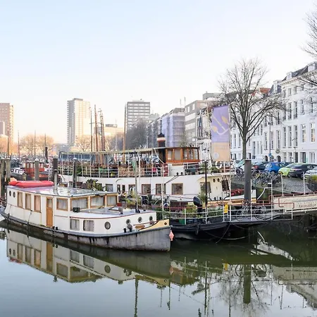 Botel Boatapartment Animathor On Location Rotterdam
