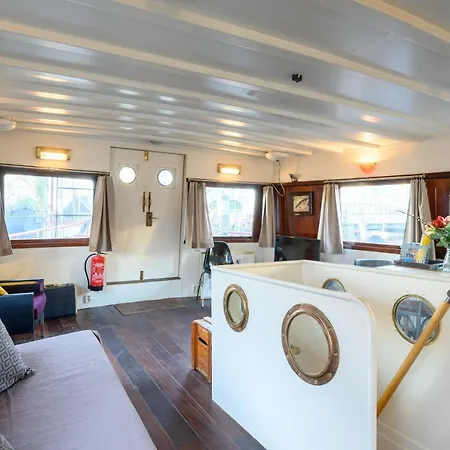 Boatapartment Animathor On Location Hotel en barco Róterdam