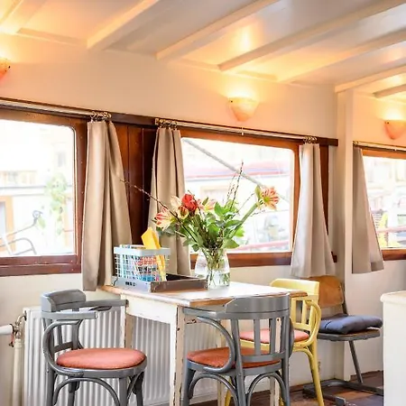 Boatapartment Animathor On Location ספינת מלון *