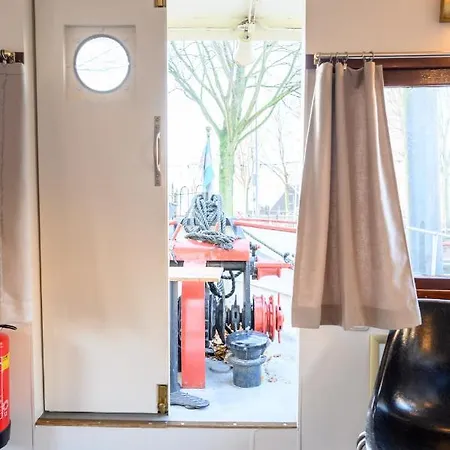 Boatapartment Animathor On Location Rotterdam