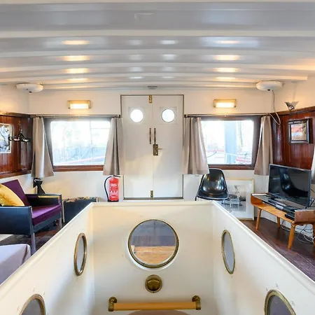 Boatapartment Animathor On Location *