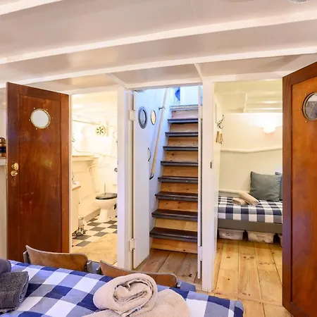 Hotel en barco Boatapartment Animathor On Location *