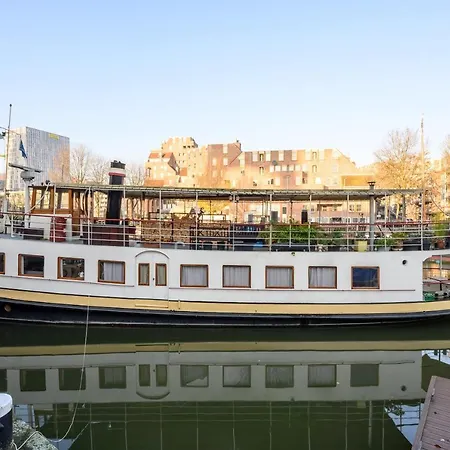 Boatapartment Animathor On Location ספינת מלון