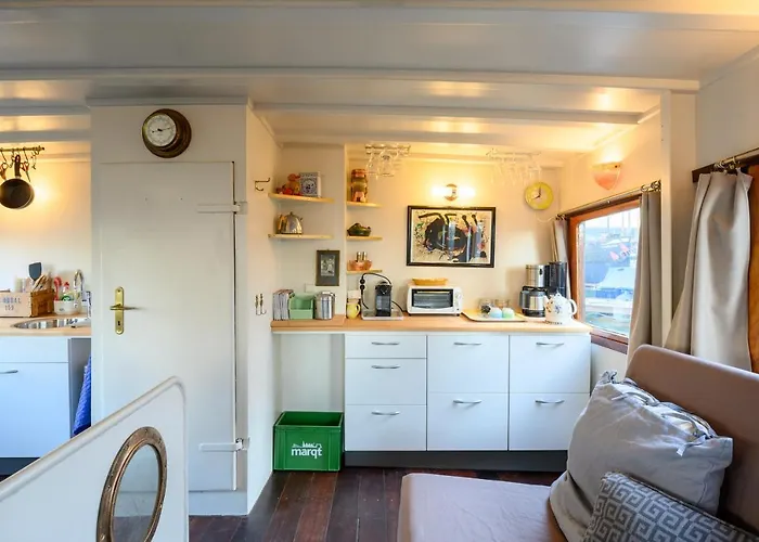 Boatapartment Animathor On Location Rotterdam