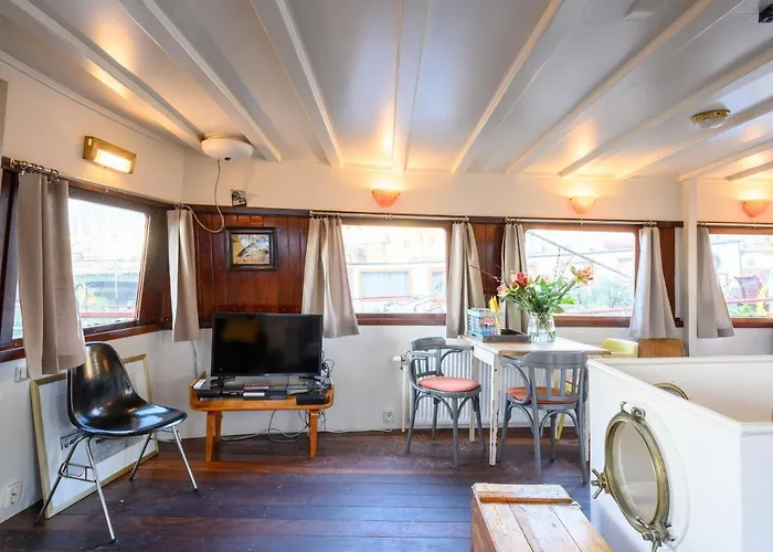 Boatapartment Animathor On Location Tekne Rotterdam