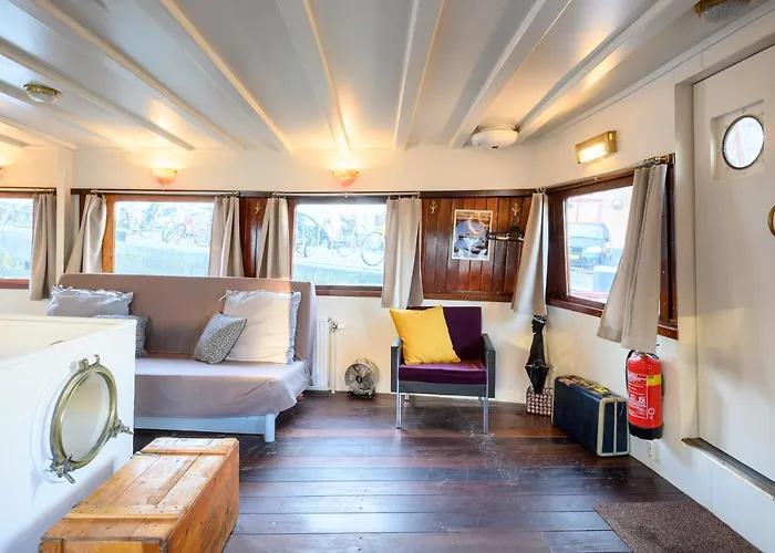 Boatapartment Animathor On Location *