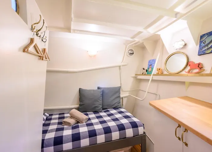 Boatapartment Animathor On Location 船上ホテル