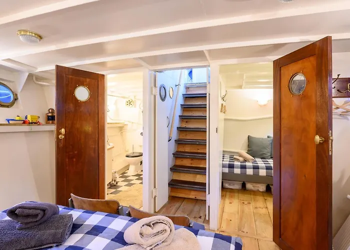 船上ホテル Boatapartment Animathor On Location *