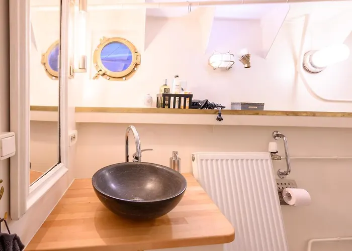 Boatapartment Animathor On Location