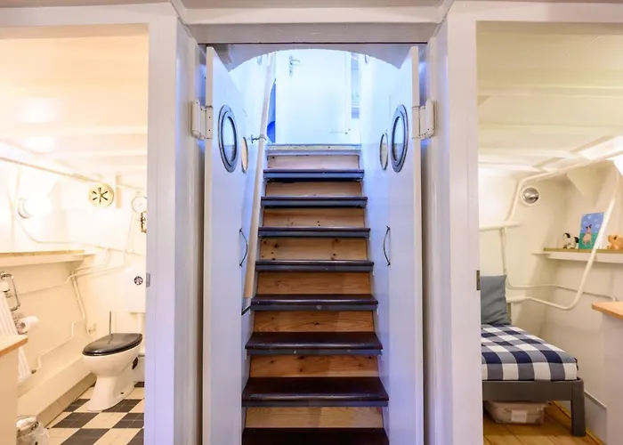 Boatapartment Animathor On Location