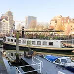 Boatapartment Animathor On Location Tekne Rotterdam