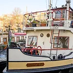 Tekne Boatapartment Animathor On Location *