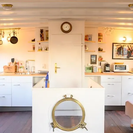Boatapartment Animathor On Location 船上ホテル *