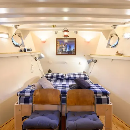Boatapartment Animathor On Location 船上ホテル *