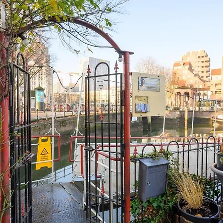 Boatapartment Animathor On Location 船上ホテル *